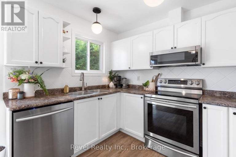 39 SPRINGDALE DRIVE, Kawartha Lakes (Lindsay), Ontario, K9V0J4