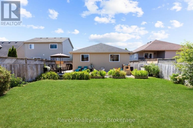 39 SPRINGDALE DRIVE, Kawartha Lakes (Lindsay), Ontario, K9V0J4