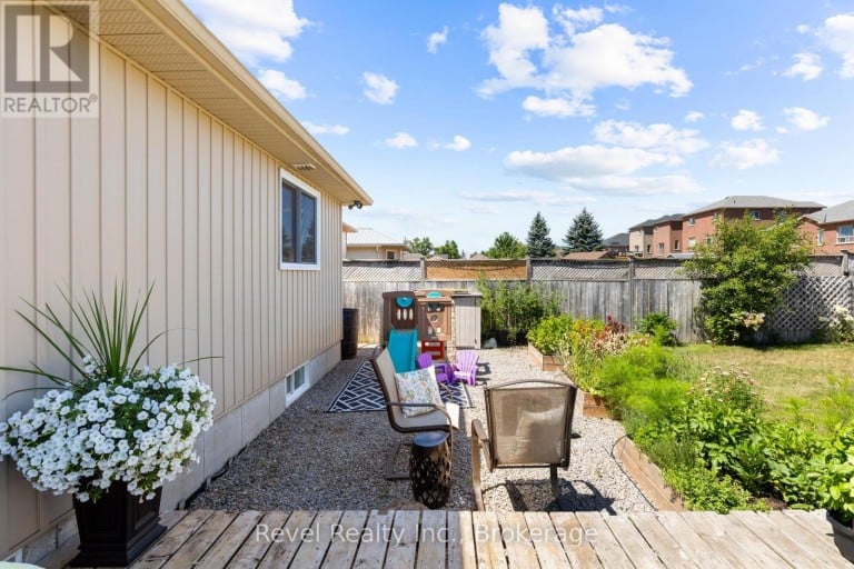 39 SPRINGDALE DRIVE, Kawartha Lakes (Lindsay), Ontario, K9V0J4
