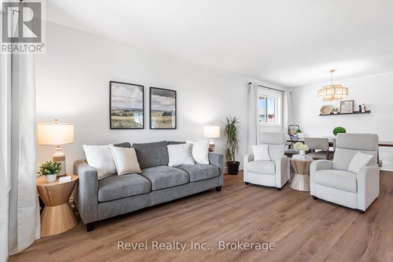 39 SPRINGDALE DRIVE, Kawartha Lakes (Lindsay), Ontario, K9V0J4
