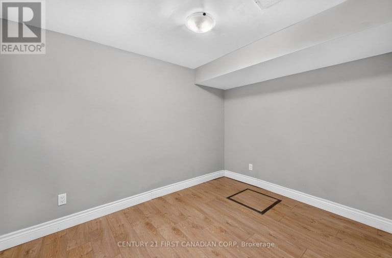 23 BRUNSWICK AVENUE, London North (North I), Ontario, N6G3K4