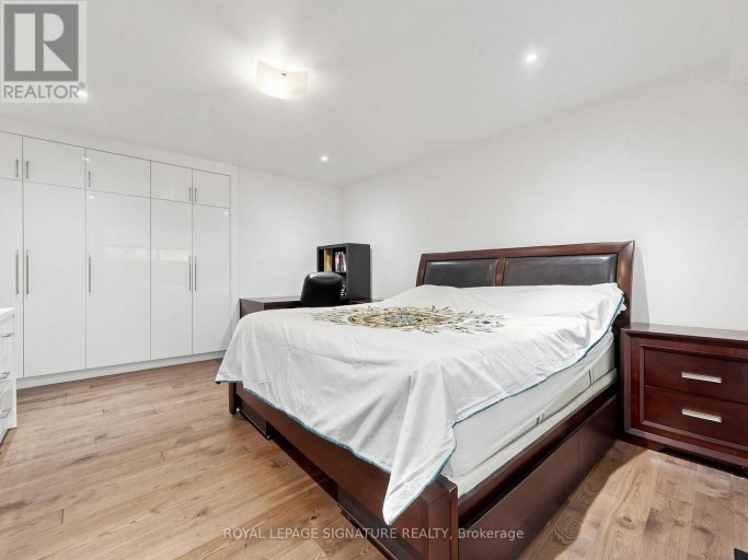 31 TOLLERTON AVENUE, Toronto (Bayview Woods-Steeles), Ontario, M2K2H1