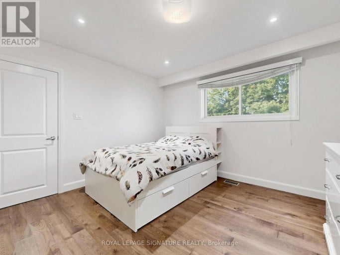 31 TOLLERTON AVENUE, Toronto (Bayview Woods-Steeles), Ontario, M2K2H1