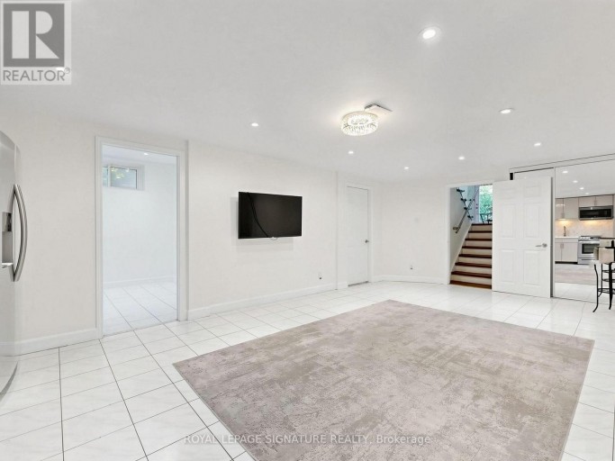 31 TOLLERTON AVENUE, Toronto (Bayview Woods-Steeles), Ontario, M2K2H1