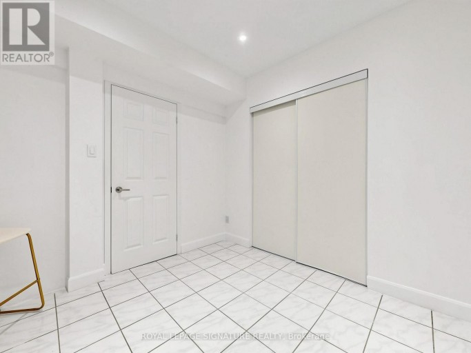 31 TOLLERTON AVENUE, Toronto (Bayview Woods-Steeles), Ontario, M2K2H1