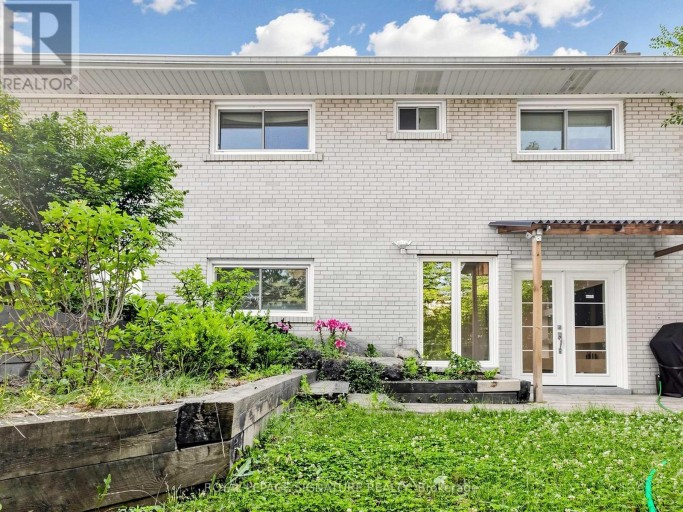 31 TOLLERTON AVENUE, Toronto (Bayview Woods-Steeles), Ontario, M2K2H1