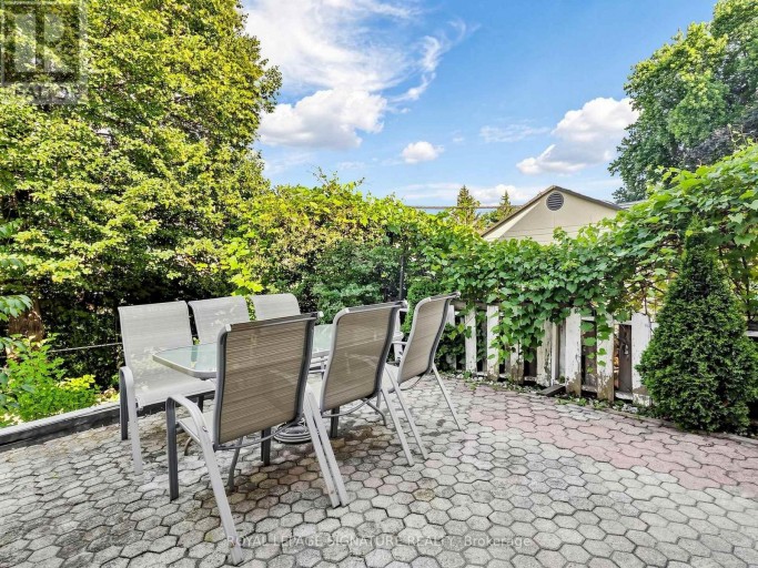 31 TOLLERTON AVENUE, Toronto (Bayview Woods-Steeles), Ontario, M2K2H1