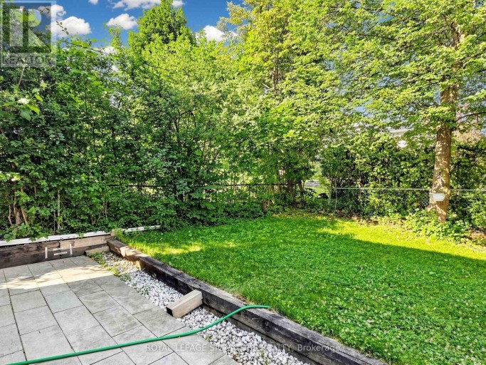 31 TOLLERTON AVENUE, Toronto (Bayview Woods-Steeles), Ontario, M2K2H1