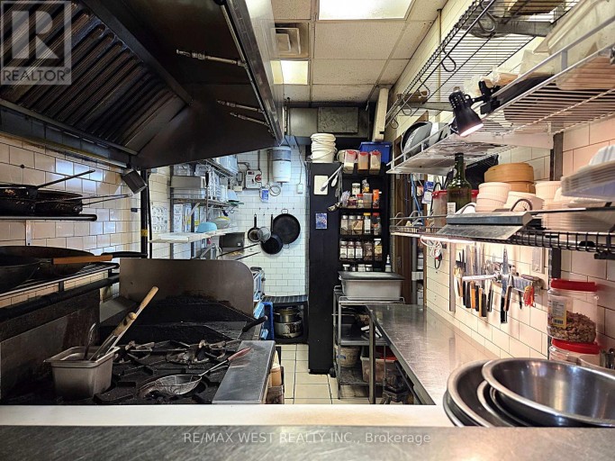4906 DUNDAS STREET W, Toronto (Islington-City Centre West), Ontario, M9A1B5