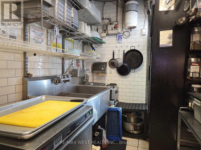 4906 DUNDAS STREET W, Toronto (Islington-City Centre West), Ontario, M9A1B5