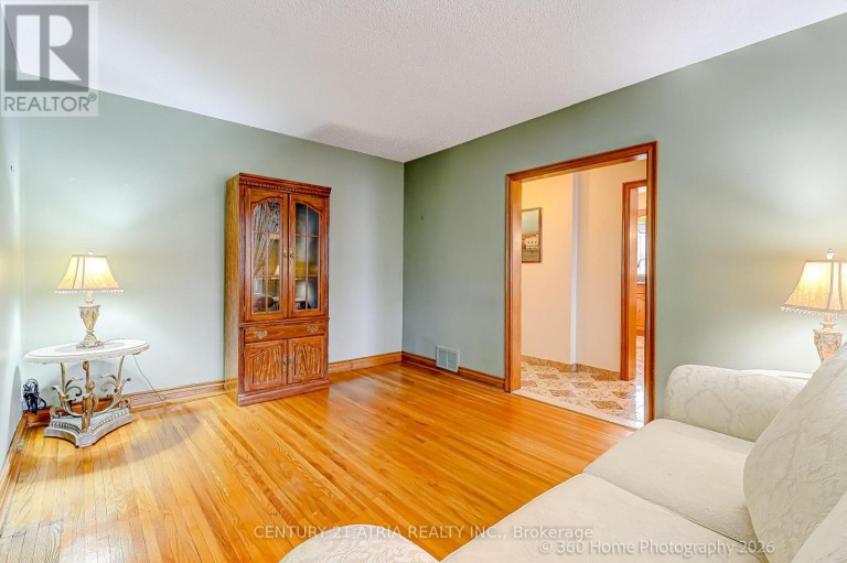 23 TUMPANE STREET, Toronto (Downsview-Roding-CFB), Ontario, M3M1L5