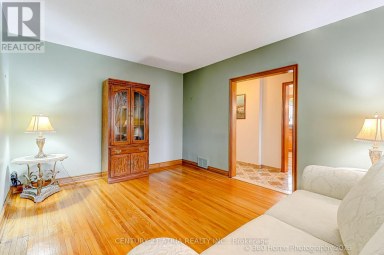 23 TUMPANE STREET Toronto (Downsview-Roding-CFB) Ontario photo 2