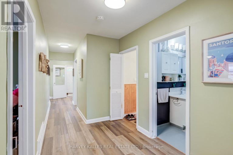 9 SEALCOVE DRIVE, Toronto (Etobicoke West Mall), Ontario, M9C2C3