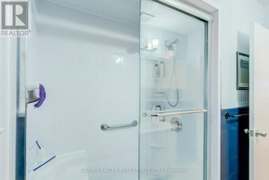 9 SEALCOVE DRIVE Toronto (Etobicoke West Mall) Ontario photo 22