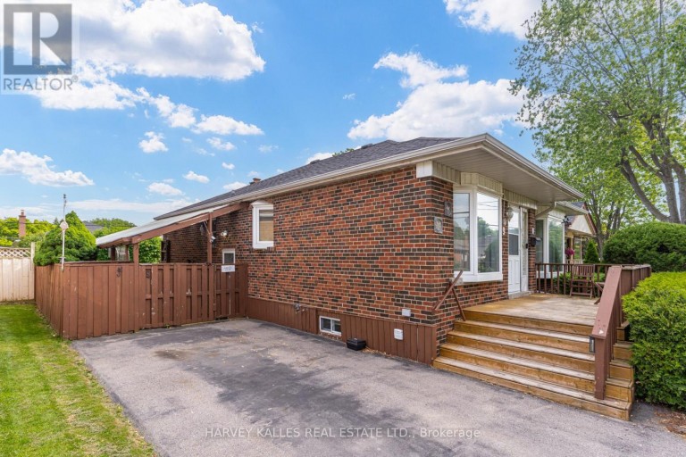9 SEALCOVE DRIVE, Toronto (Etobicoke West Mall), Ontario, M9C2C3