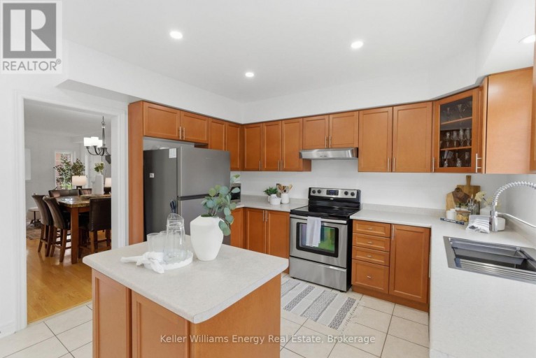338 DOWSON LOOP, Newmarket (Woodland Hill), Ontario, L3X3G3