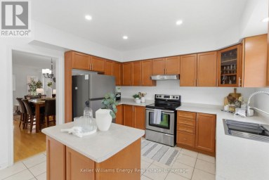 338 DOWSON LOOP Newmarket (Woodland Hill) Ontario photo 10