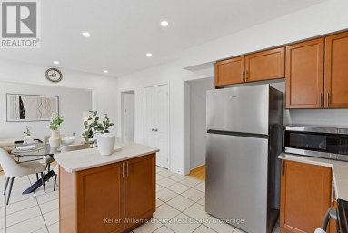338 DOWSON LOOP Newmarket (Woodland Hill) Ontario photo 13