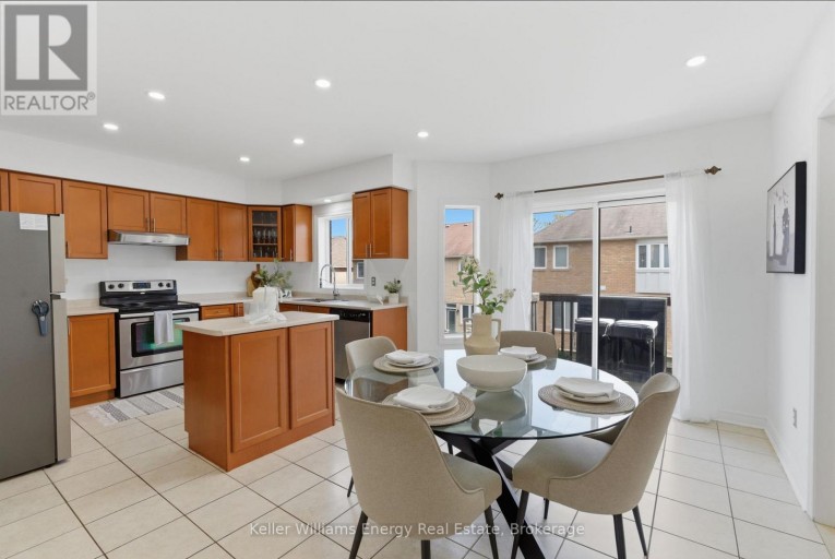 338 DOWSON LOOP, Newmarket (Woodland Hill), Ontario, L3X3G3