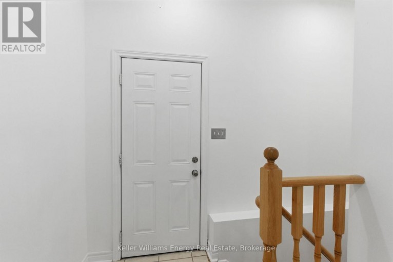 338 DOWSON LOOP, Newmarket (Woodland Hill), Ontario, L3X3G3