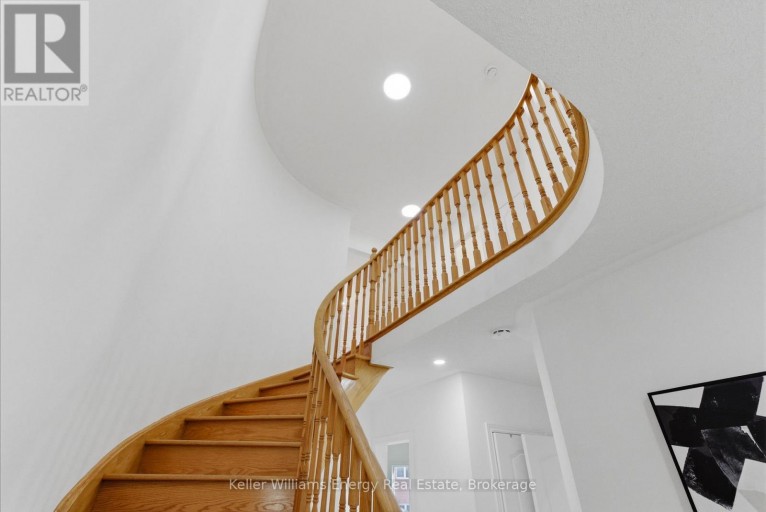 338 DOWSON LOOP, Newmarket (Woodland Hill), Ontario, L3X3G3