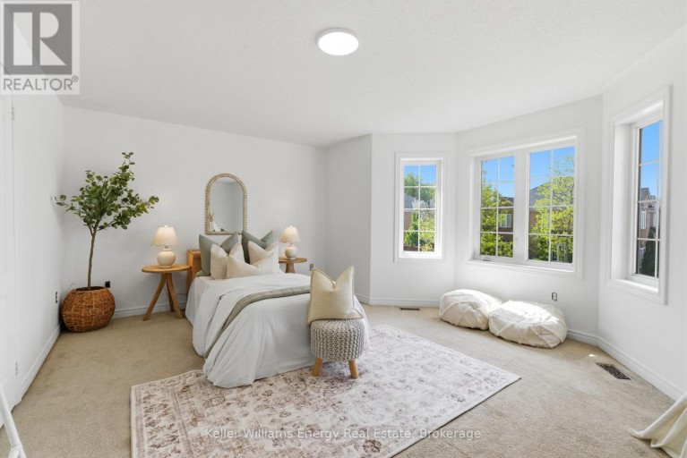338 DOWSON LOOP, Newmarket (Woodland Hill), Ontario, L3X3G3