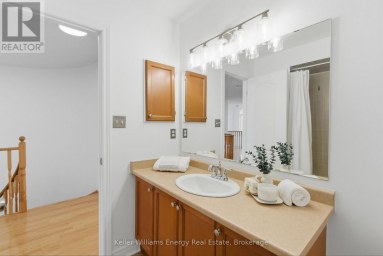 338 DOWSON LOOP Newmarket (Woodland Hill) Ontario photo 37
