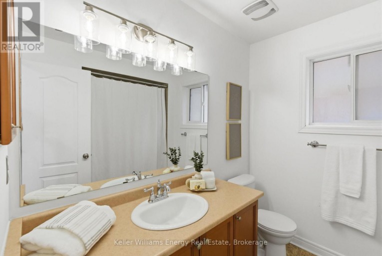 338 DOWSON LOOP, Newmarket (Woodland Hill), Ontario, L3X3G3