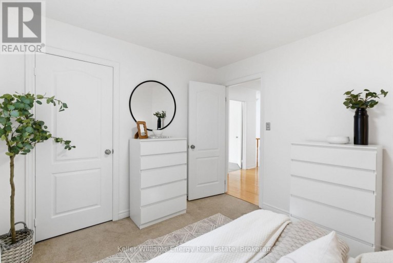 338 DOWSON LOOP, Newmarket (Woodland Hill), Ontario, L3X3G3