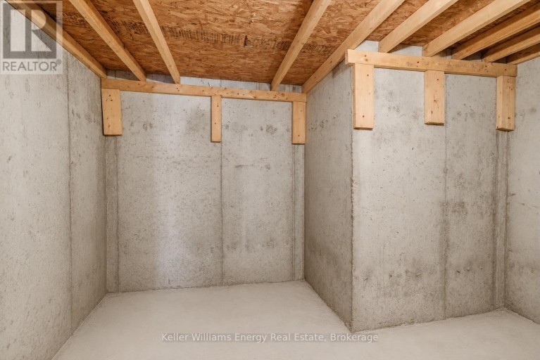 338 DOWSON LOOP, Newmarket (Woodland Hill), Ontario, L3X3G3