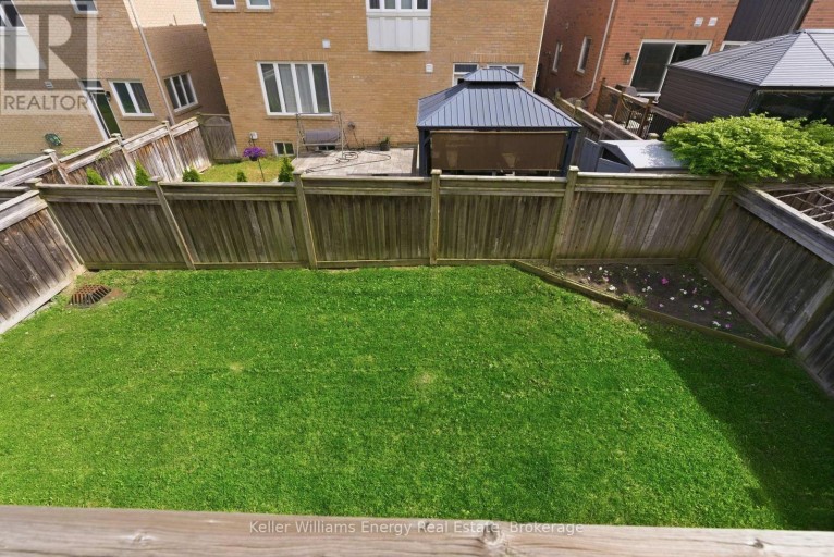 338 DOWSON LOOP, Newmarket (Woodland Hill), Ontario, L3X3G3