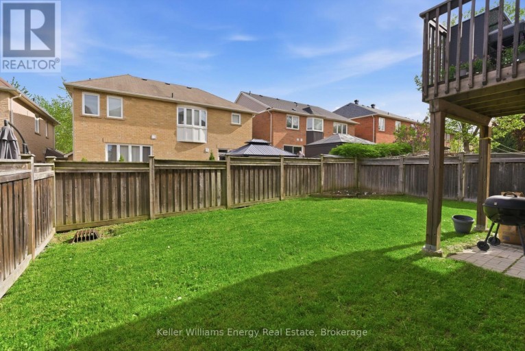 338 DOWSON LOOP, Newmarket (Woodland Hill), Ontario, L3X3G3