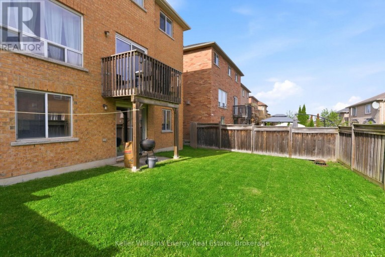 338 DOWSON LOOP, Newmarket (Woodland Hill), Ontario, L3X3G3