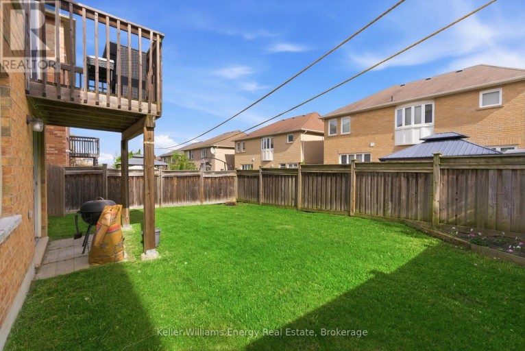 338 DOWSON LOOP, Newmarket (Woodland Hill), Ontario, L3X3G3