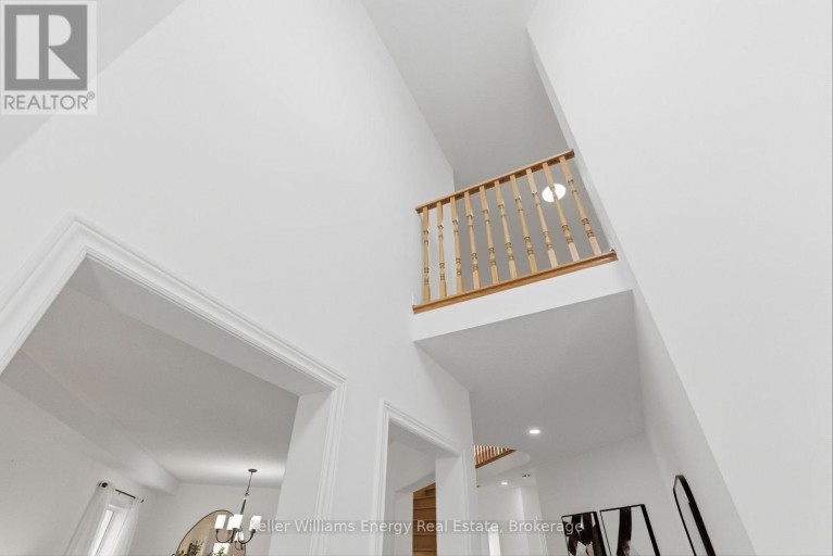 338 DOWSON LOOP, Newmarket (Woodland Hill), Ontario, L3X3G3