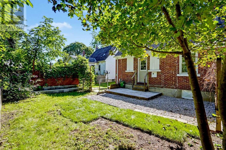 68 APELDOORN CRESCENT, London East (East C), Ontario, N5Y2B8
