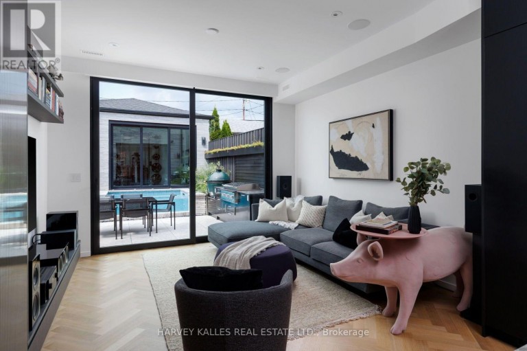 22 FOXLEY STREET, Toronto (Trinity-Bellwoods), Ontario, M6J1R1