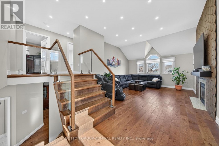 62 PRINCE GEORGE CRESCENT, Barrie (Innis-Shore), Ontario, L4N0K9