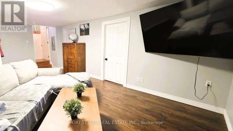 4 KAREN CRESCENT, Orillia, Ontario, L3V3H1