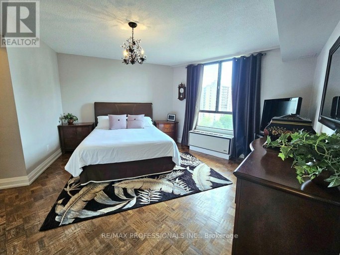 E41 - 300 MILL ROAD, Toronto (Markland Wood), Ontario, M9C4W7