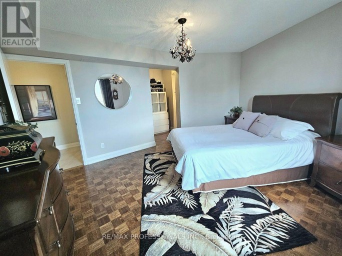 E41 - 300 MILL ROAD, Toronto (Markland Wood), Ontario, M9C4W7