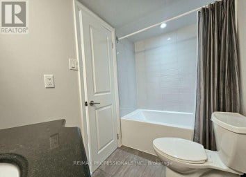 E41 - 300 MILL ROAD Toronto (Markland Wood) Ontario photo 35