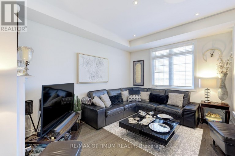 82 OAKMORE LANE, Brampton (Bram West), Ontario, L6Y6H5