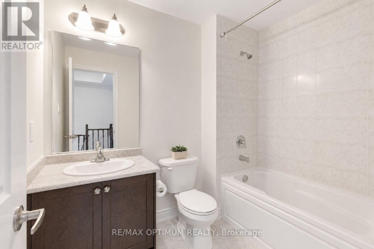 82 OAKMORE LANE, Brampton (Bram West), Ontario, L6Y6H5