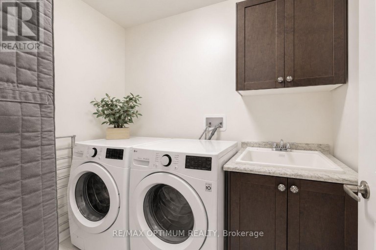 82 OAKMORE LANE, Brampton (Bram West), Ontario, L6Y6H5