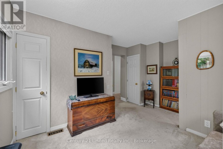 577 HOMEWOOD AVENUE, Peterborough (Town Ward 3), Ontario, K9J4V9