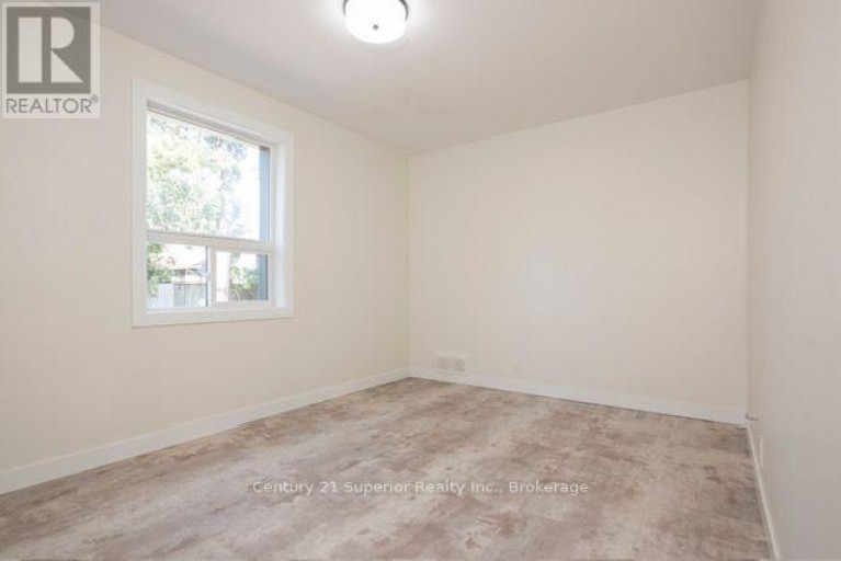 2011 MURRAY AVENUE, Thunder Bay (Hyde Park), Ontario, P7E5B2