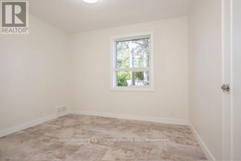 2011 MURRAY AVENUE, Thunder Bay (Hyde Park), Ontario, P7E5B2