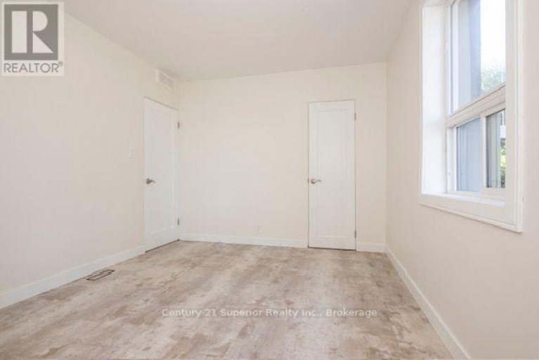 2011 MURRAY AVENUE, Thunder Bay (Hyde Park), Ontario, P7E5B2