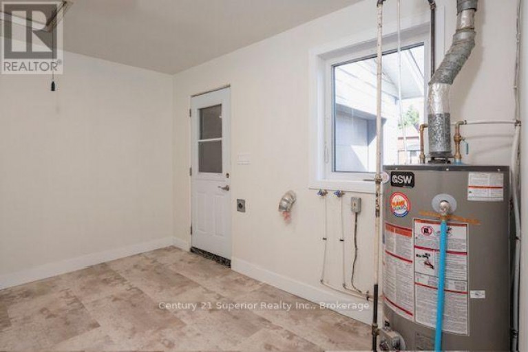 2011 MURRAY AVENUE, Thunder Bay (Hyde Park), Ontario, P7E5B2